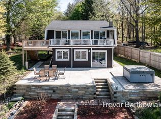 286 Lake Dr, Muskegon, MI 49441