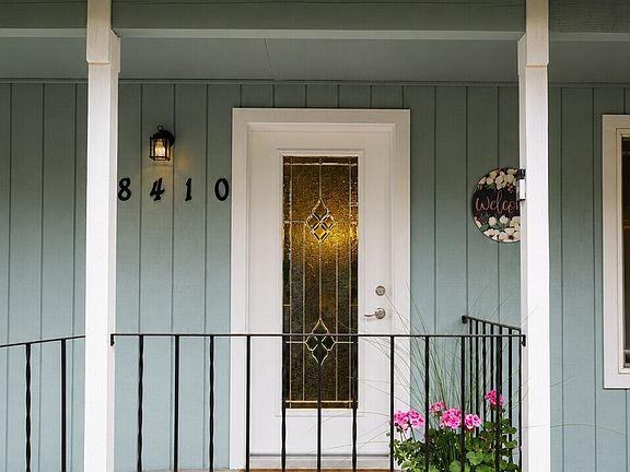 3rd image of 8410 Kaster Drive NE
