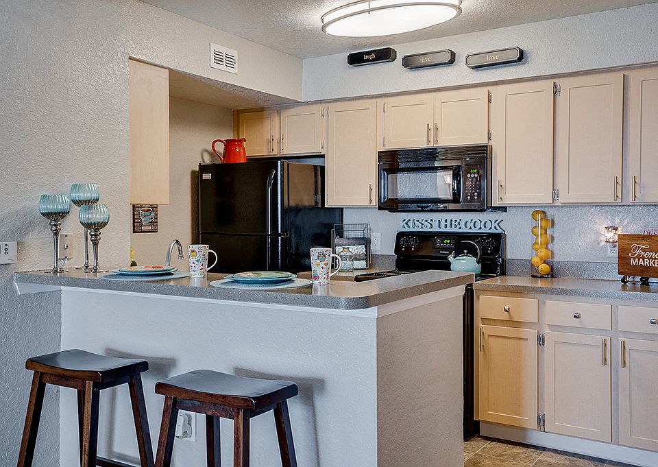 3 Bedroom - 3 Bed / 2 Bath - 1,081 Sq.Ft.