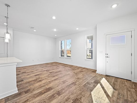 5th image of 462 Orleanian Dr #B