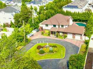 81 Sharrotts Rd, Staten Island, NY 10309