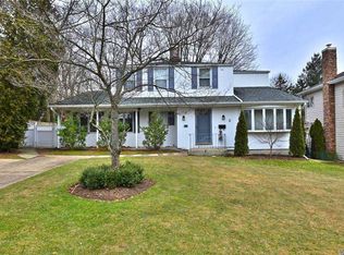 199 Hillturn Ln, Roslyn Heights, NY 11577