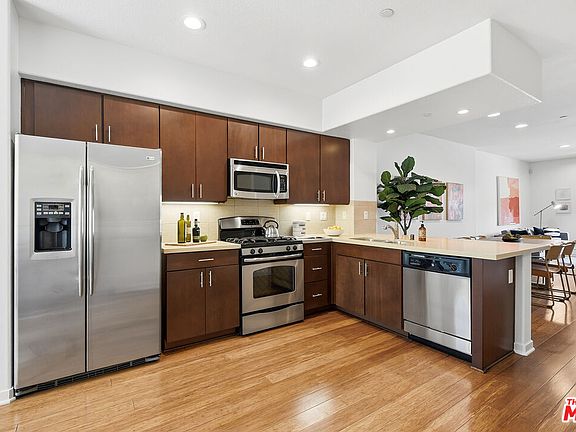 3rd image of 1615 Echo Park Ave APT 11