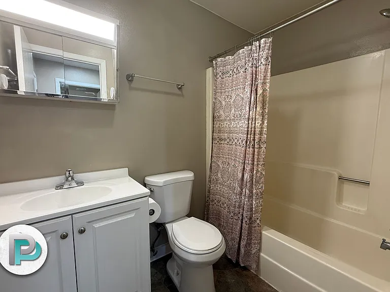 801 Clover Ct #4 — Photo 11