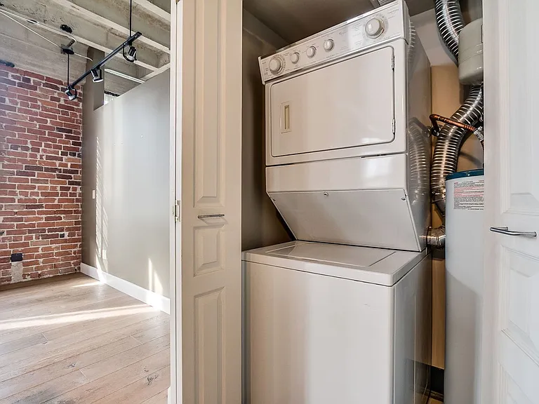 114 W Adams St #610 — Photo 18