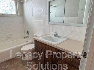 1113 N 18th St, Bismarck, ND 58501