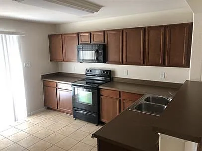 3 bed, 2044 sqft, $1,950 — Photo 4