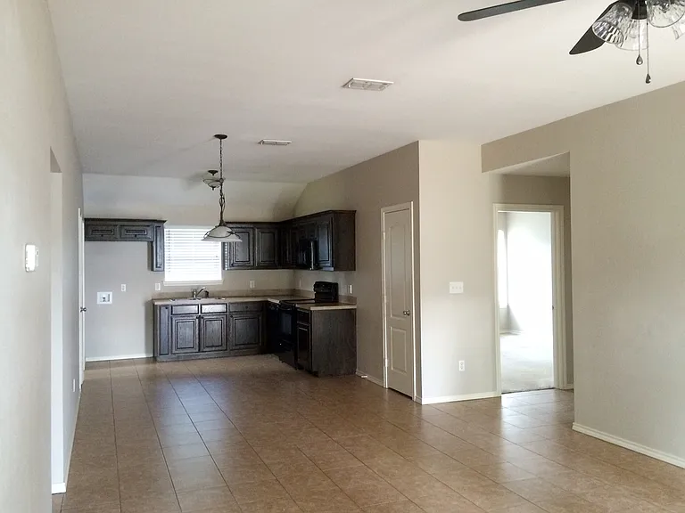 3 Bedroom Duplex for Rent in Lindale! Tour Today! — Photo 5