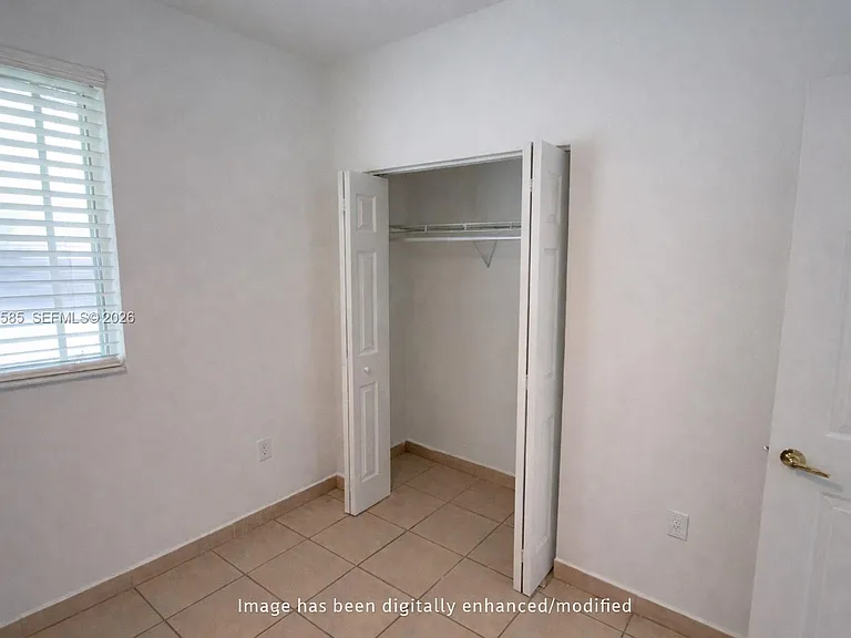 318 E 6th St #102 — Photo 11