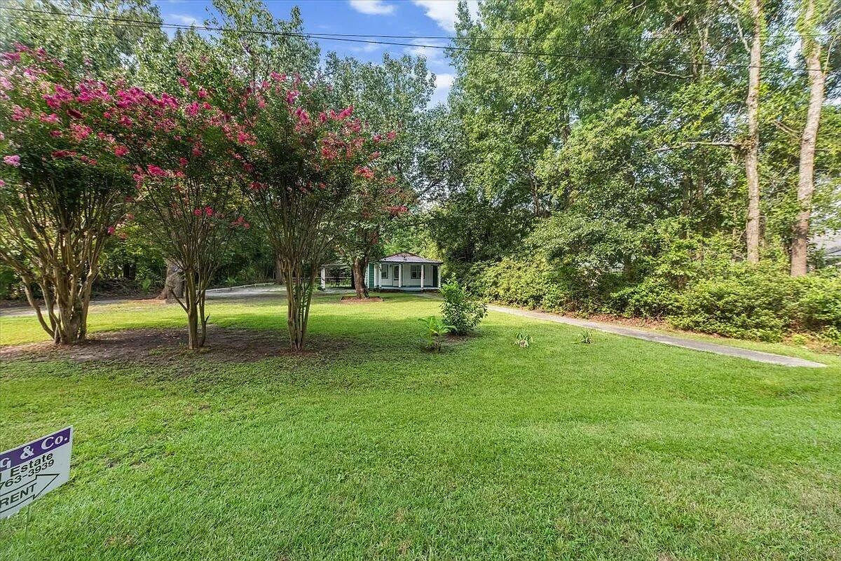 2 bed, 1.0 bath, 805 sqft, $1,850 — Photo 2