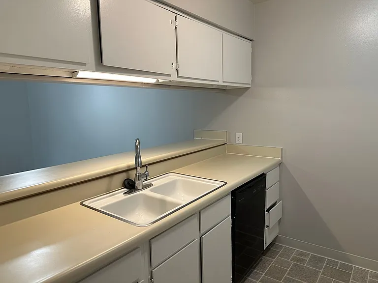 Coventry Court West Apartments — Photo 54