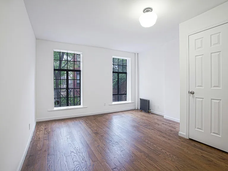 323 W 4th St #2B — Photo 1