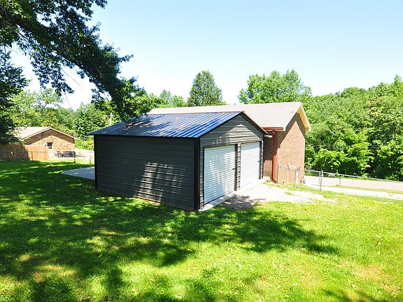 4th image of 641 Chesterfield Cir