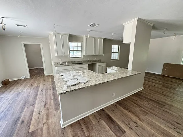 3 bed, 1763 sqft, $2,500 — Photo 2