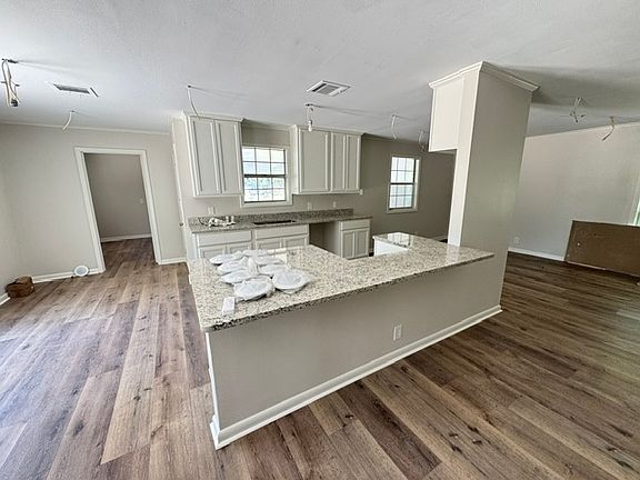 2nd image of 213 Vinwood Rd