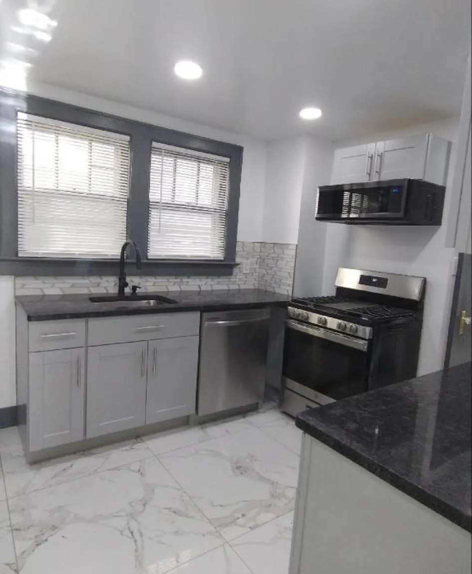 4 bed, 1350 sqft, $2,600 — Photo 2