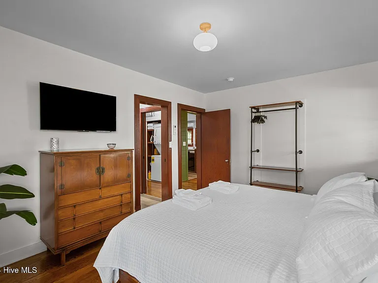 226 E Water St — Photo 15