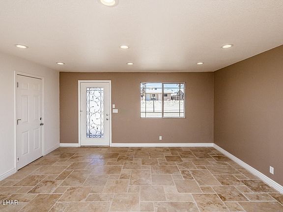 3rd image of 3202 Kiowa Blvd S