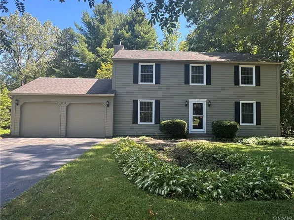 8748 Columbine Cir, Baldwinsville, NY 13027