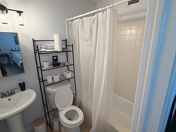 4th image of 2535 Parkway St