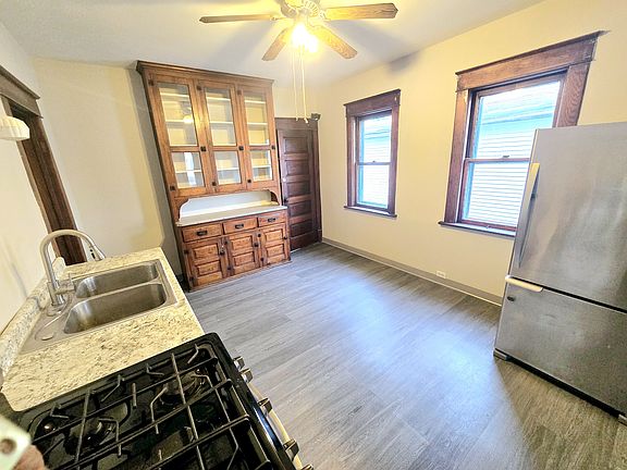 3rd image of 1224 E 8th St #1