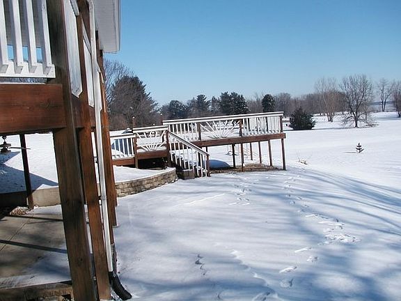 Extra deck to enjoy the river view!