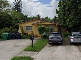 7006 SW 22nd St, Miami, FL
