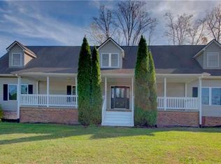 52 Clara Mae Dr, Hendersonville, NC 28792
