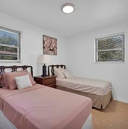 4 bed, 1320 sqft, $4,600 — Photo 2
