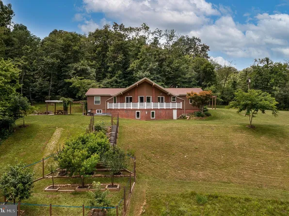 87 Gokey Ln, Great Cacapon, WV 25422