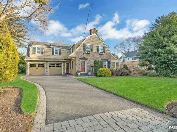 24 Sutton Dr, Ho Ho Kus, NJ 07423