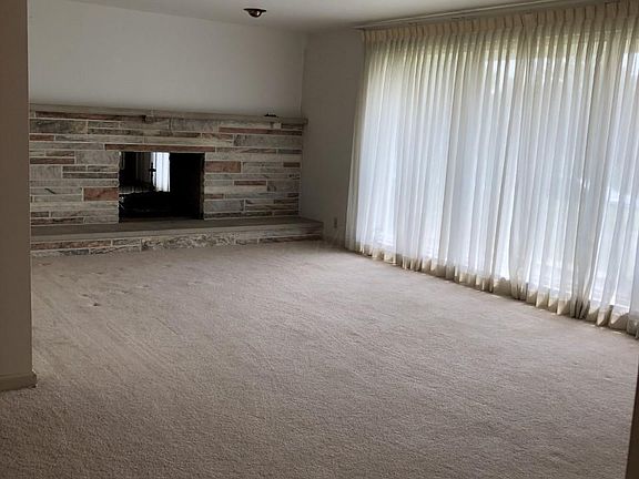 4th image of 9810 Circle Dr