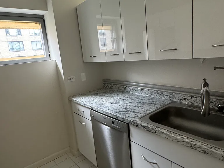 2 S End Ave #4I — Photo 6
