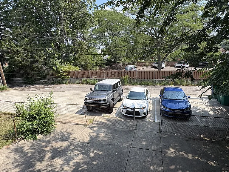 1008 Beaconsfield Ave #1N — Photo 11