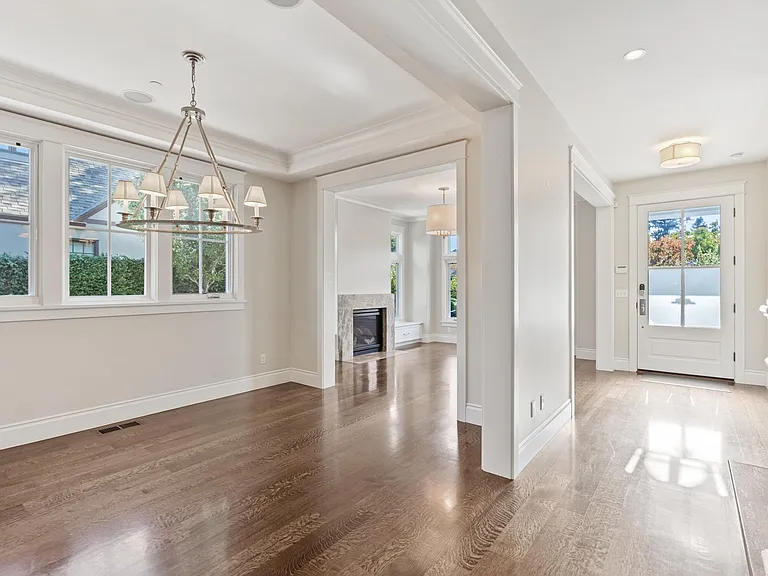 240 University Dr — Photo 4