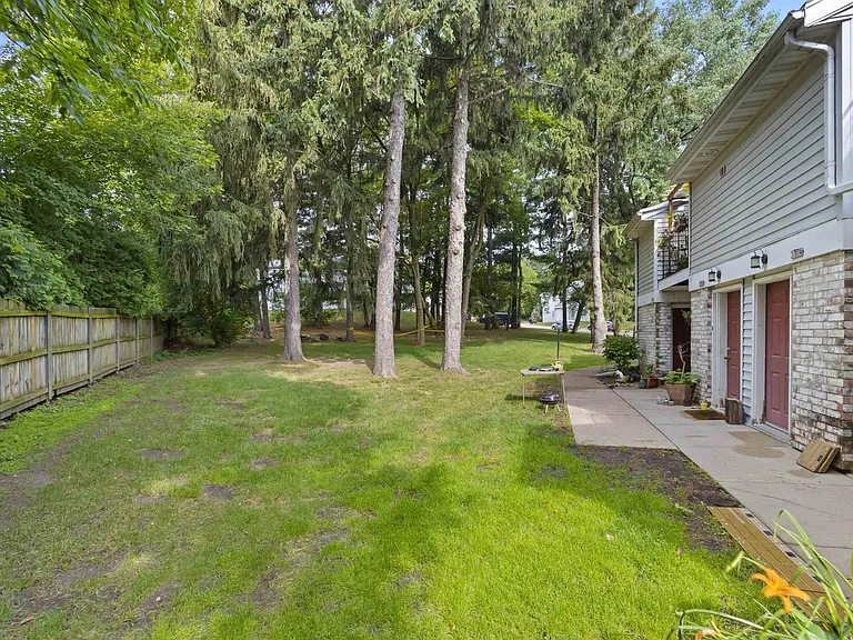 1104 Whispering Pines Way — Photo 9