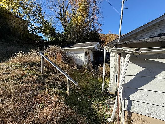 4th image of 56 Cemetery Hill Road