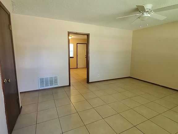 2nd image of 2429 N Market Ave #2B-1BA-1100SQFT