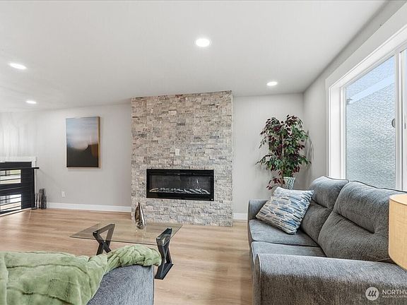4th image of 1724 N Narrows Drive