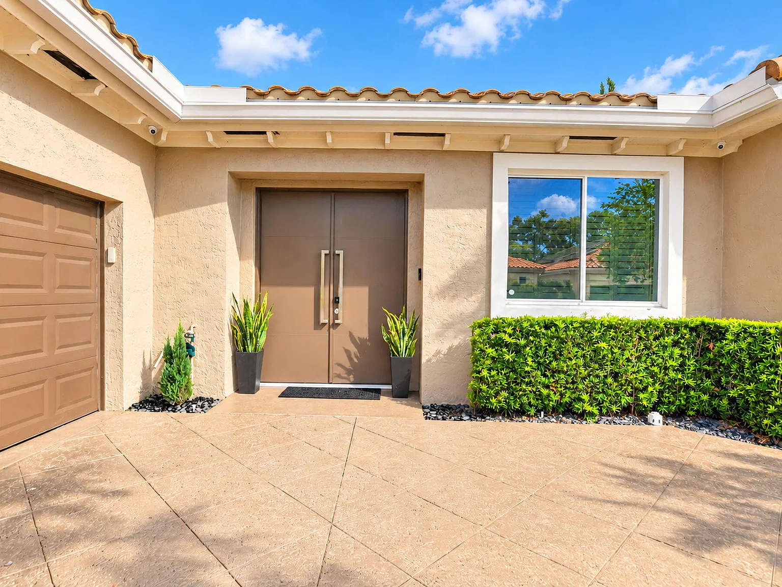4 bed, 3.5 bath, 2689 sqft, $11,000 — Photo 3