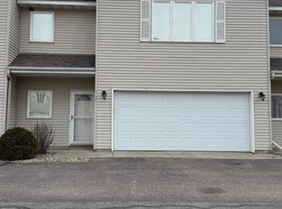 2122 Willow Trl, North Mankato, MN 56003