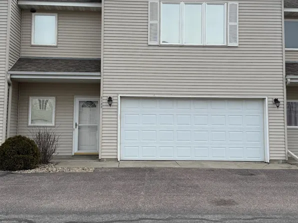 2122 Willow Trl, North Mankato, MN 56003