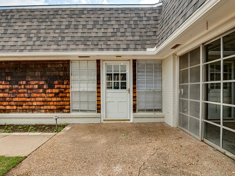2518 NW 62nd St — Photo 5