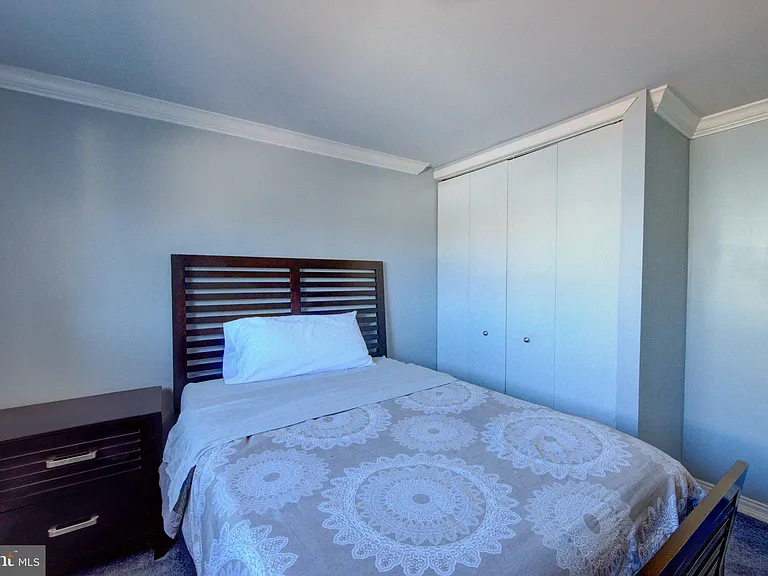 1119 W Master St — Photo 18