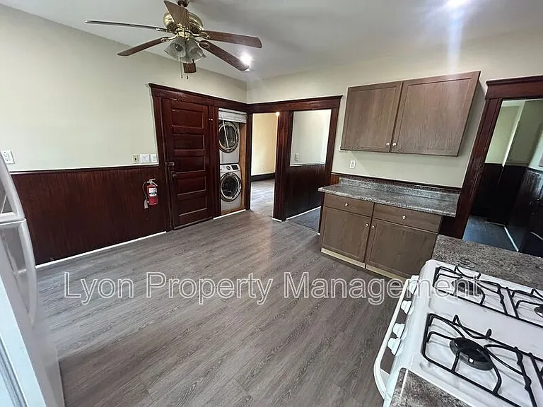 568 Elm St #1 — Photo 2