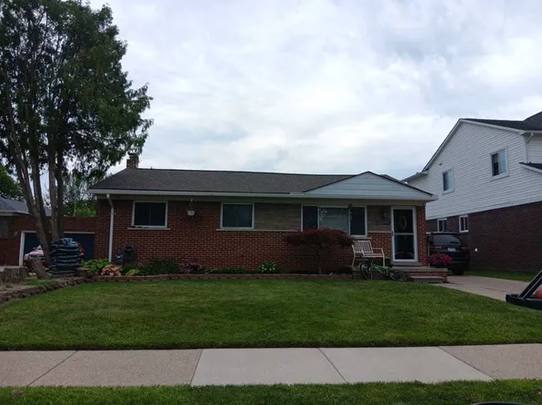 22300 Socia St, Saint Clair Shores, MI 48082