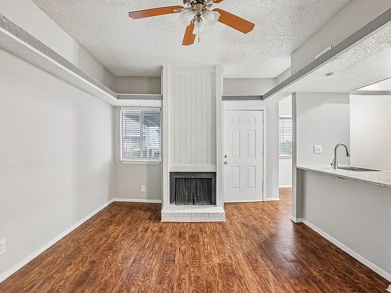 Lamar Place Apartments — Photo 83