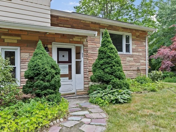 61 Pleasant St, Pembroke, MA 02359