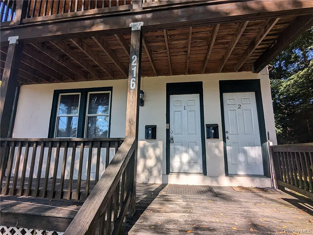 4 bed, 1.0 bath, 1184 sqft, $2,200 — Photo 2