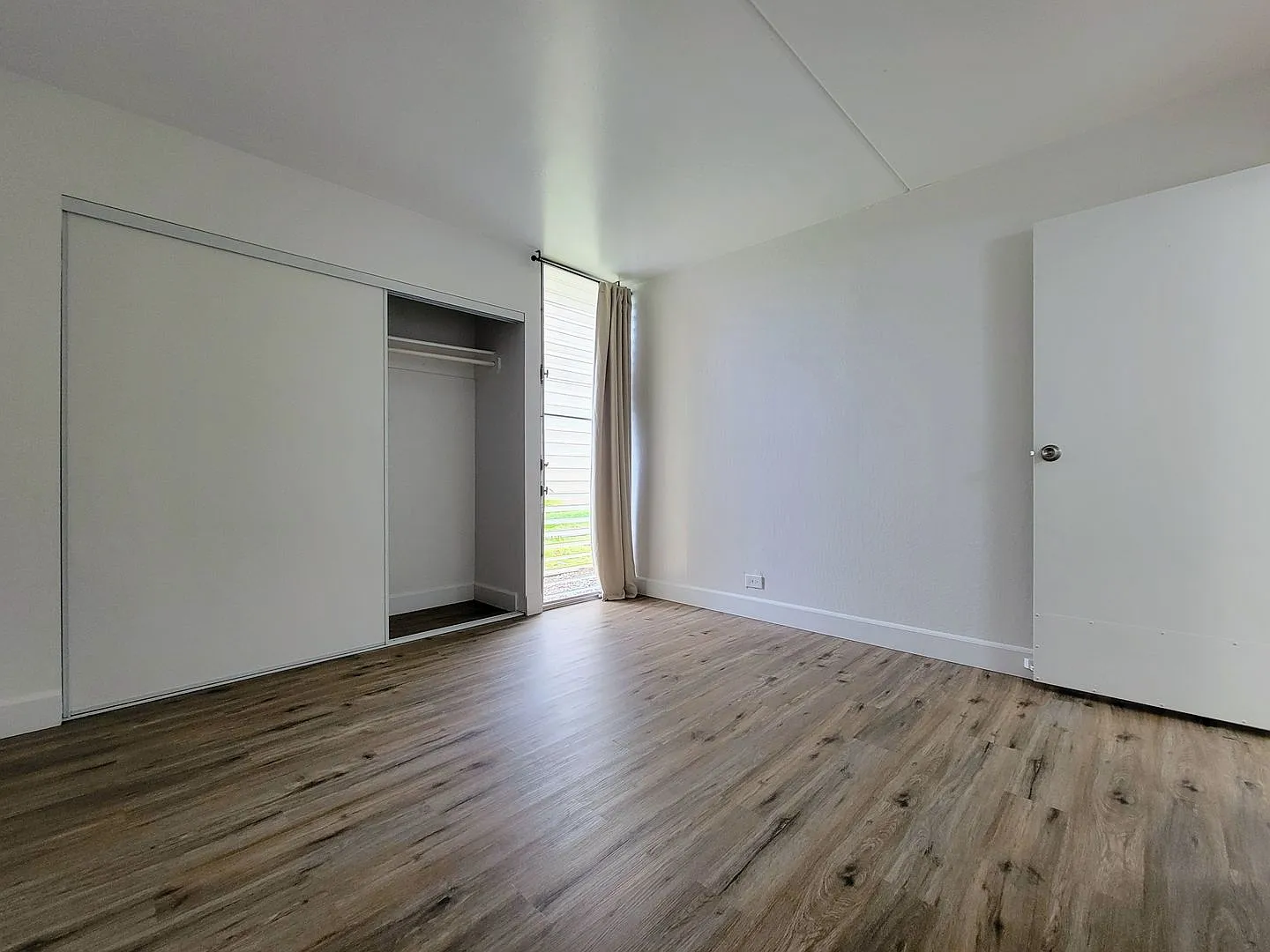 Available | 2 Bedroom, 1 Bathroom, 1 Assigned Parking At Hokuahi Apartments — Photo 4